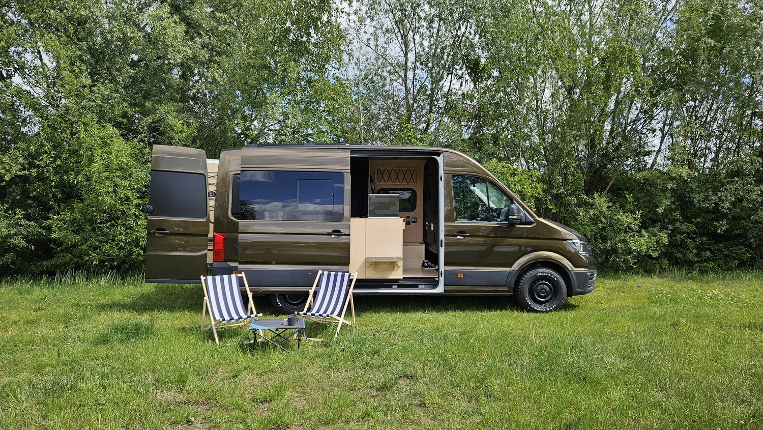 Read more about the article Is a Campervan Kit Better Than a Custom Build? Pros and Cons Explained